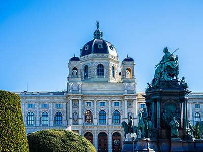 Museen und Galerien besuchen mit einer Escort in Wien - Caprice Escort Österreich